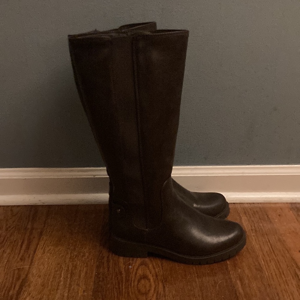 Like new brown boots
